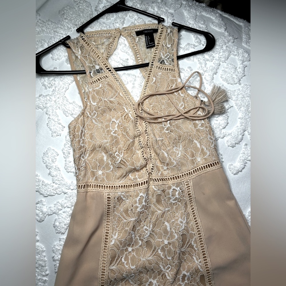 Forever 21 Maxi dress with lace